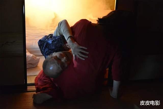 安藤樱|这个叫安藤樱的女演员，戳破了日本老年人的“性”尴尬