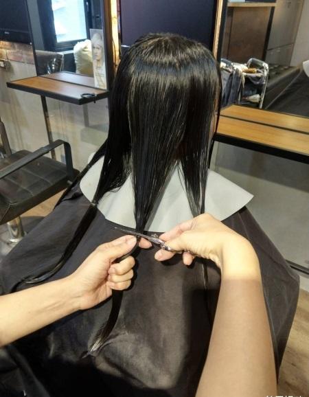 菇凉红出圈 孩子,你捐发,妈妈就捐血;孩子要把头发送给没头发的小朋友