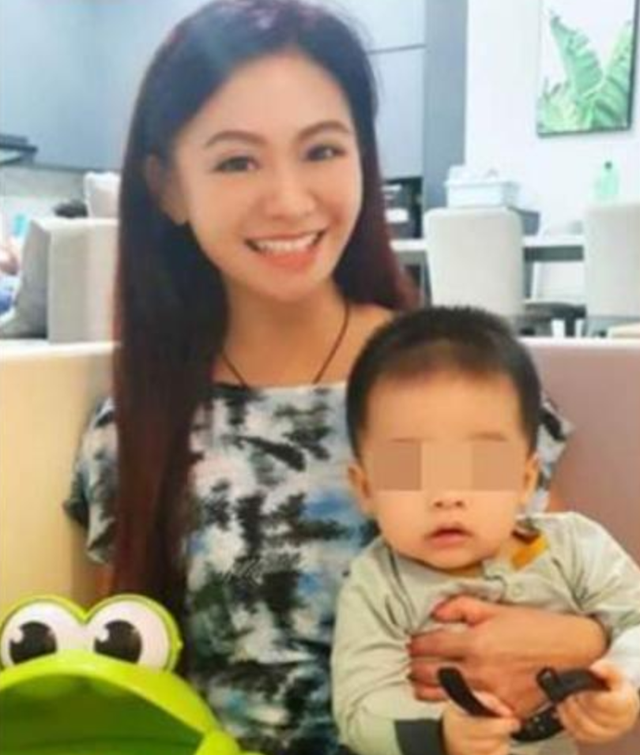 |54岁“萝莉奶奶”走红，与孙子合照像母子，网友：老公压力很大