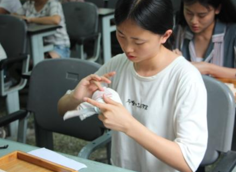 教师|最佳女友“职业排行”，榜首娶到就赚了，第二名说出去有面子