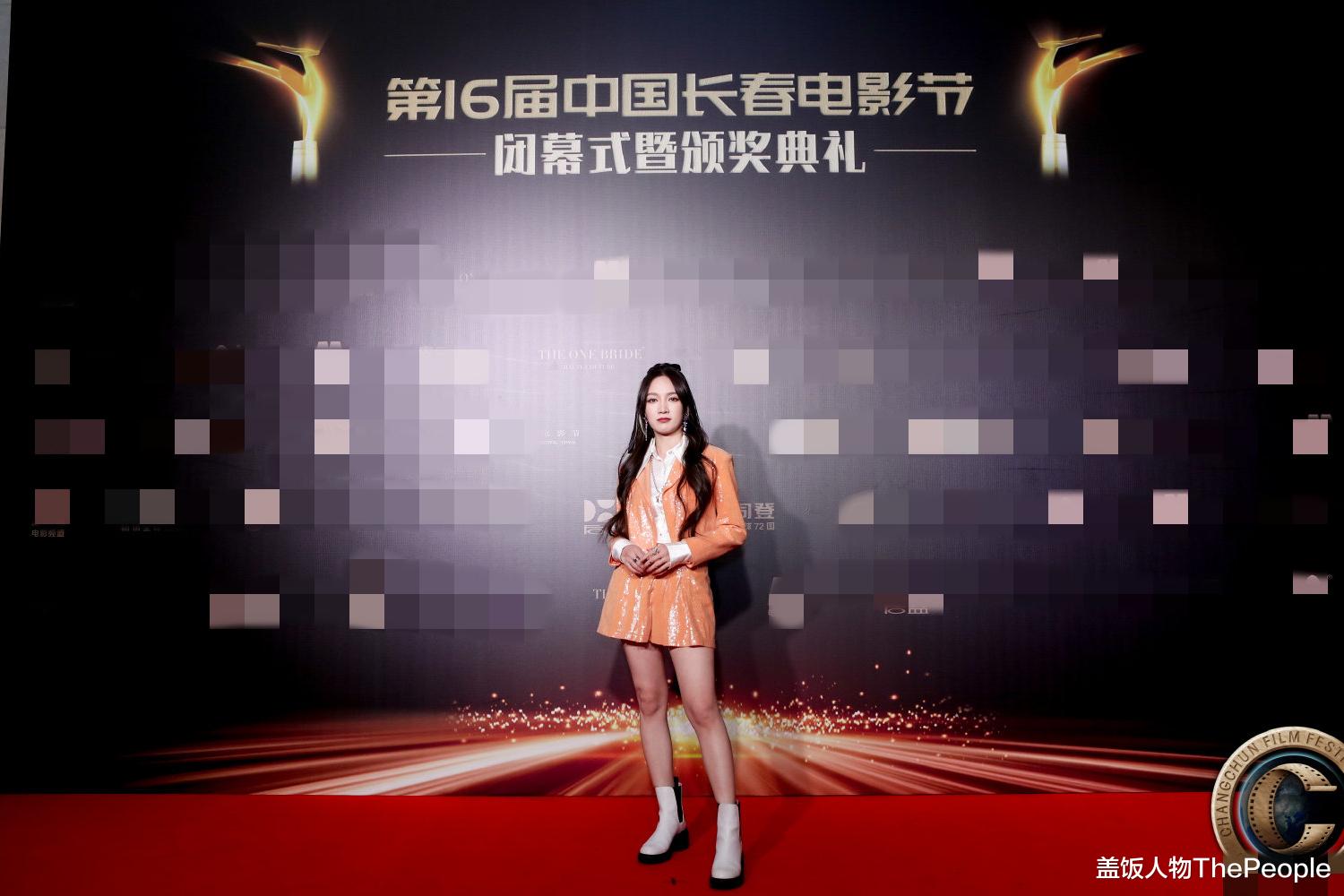 邓萃雯|长春电影节：邓萃雯发福，景甜“霸总范”，蔡少芬张晋又秀恩爱了