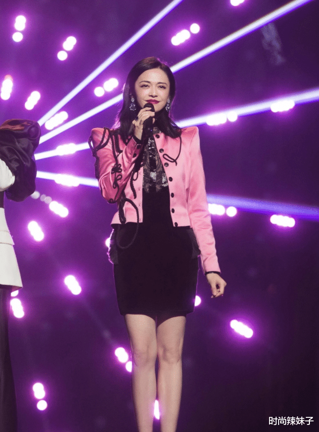 姚晨|姚晨参加节目却被关滤镜，看到生图下的真实腿型，这是当妈的人吗