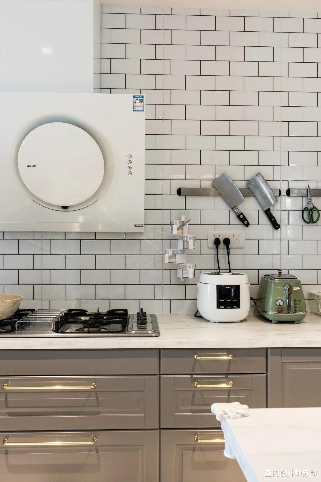 120平的四口之家，竟然没有一个柜子？但收纳功能十分的强大