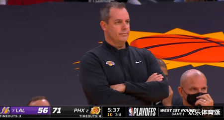 湖人队|末节狂砍10分!湖人输球之夜,只有他像男人一样战斗,佩林卡舍得让他走吗