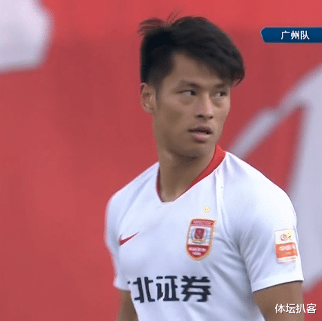 杨超声|中超罕见空门不进！过门将后踢飞，躺地捂脸懊恼，郑智遭戏耍摔倒