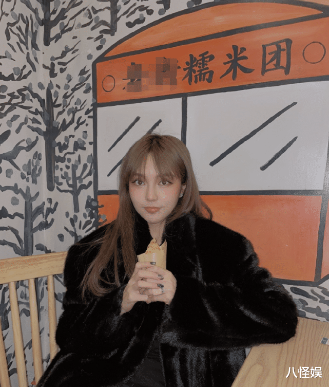 周扬青|周扬青重游与陈瑞丰第一次约会地，晒俩人曾吃过的美食，高调撒糖