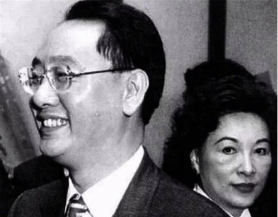 汤君年:靠卖窗帘起家,投资6亿建房800套,如今每套价值过亿