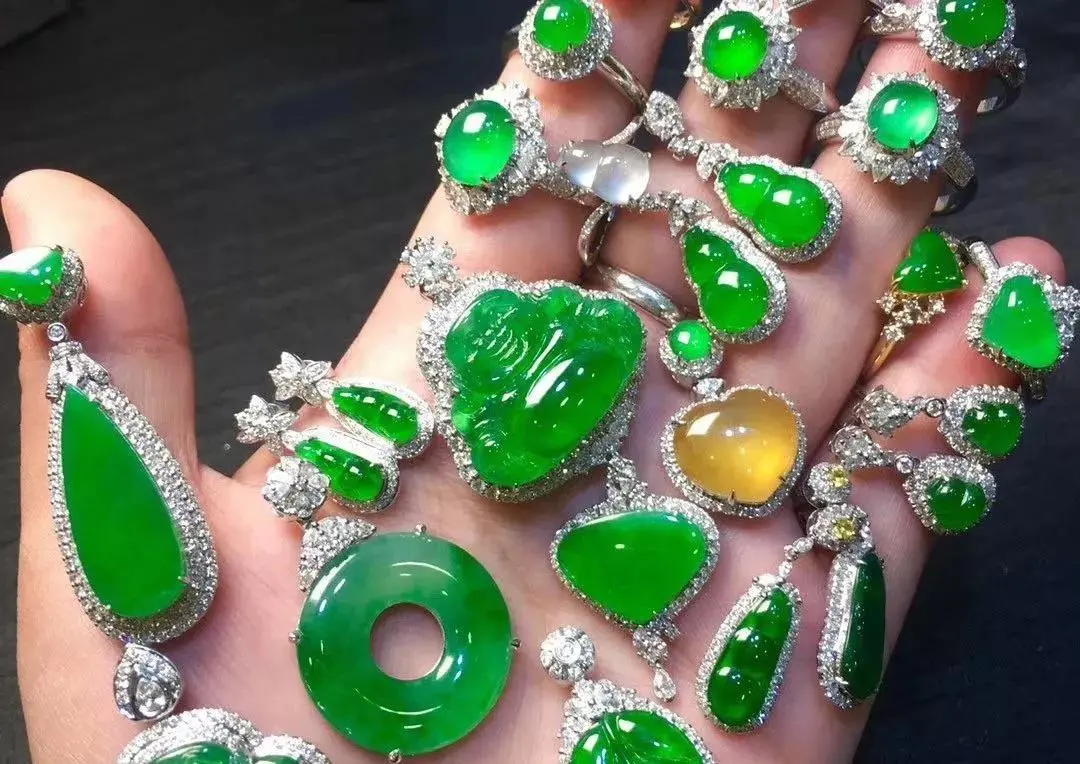 冰种翡翠|巨款“学费”：5万收来的玻璃种翡翠蛋面，竟然连7000都卖不到！