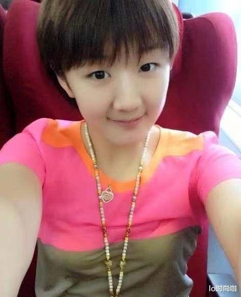 lo时尚咖|陈梦不愧是影帝黄晓明的表妹，赛场英勇夺冠，私下穿白T也迷人