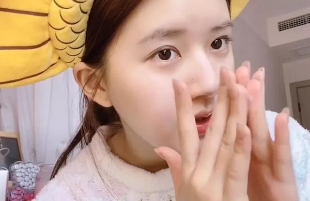 洗面奶 赵露思为了美再次“破费”了,自用洗面奶走红,网友:难怪皮肤好