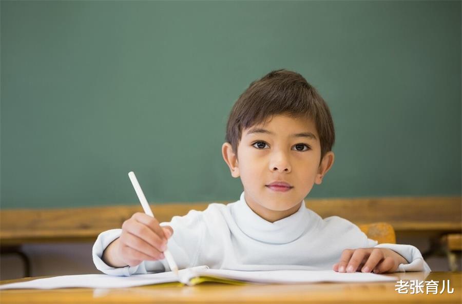 老张育儿|3种行为看似为孩子好,实则正摧毁他们的专注力,你还在做吗?