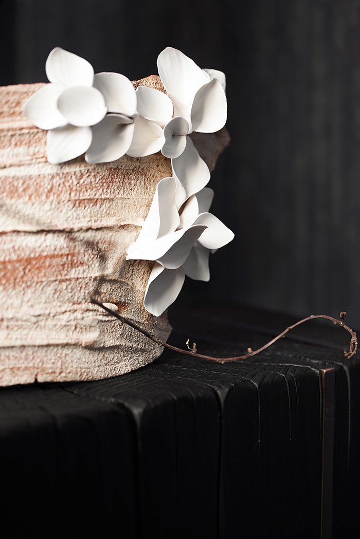 小美涵Emily|浓丽而风雅的枫红、粗粝质感的灰调,演绎当代超逸与东方情怀