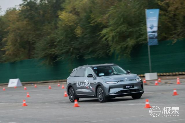 零跑C11纯电SUV试驾体验:15万的售价30万的配置,性价比拉满