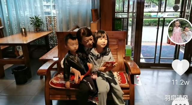 奇奇|田静一家团聚吃跨年饭，亮点在奇奇的表情上