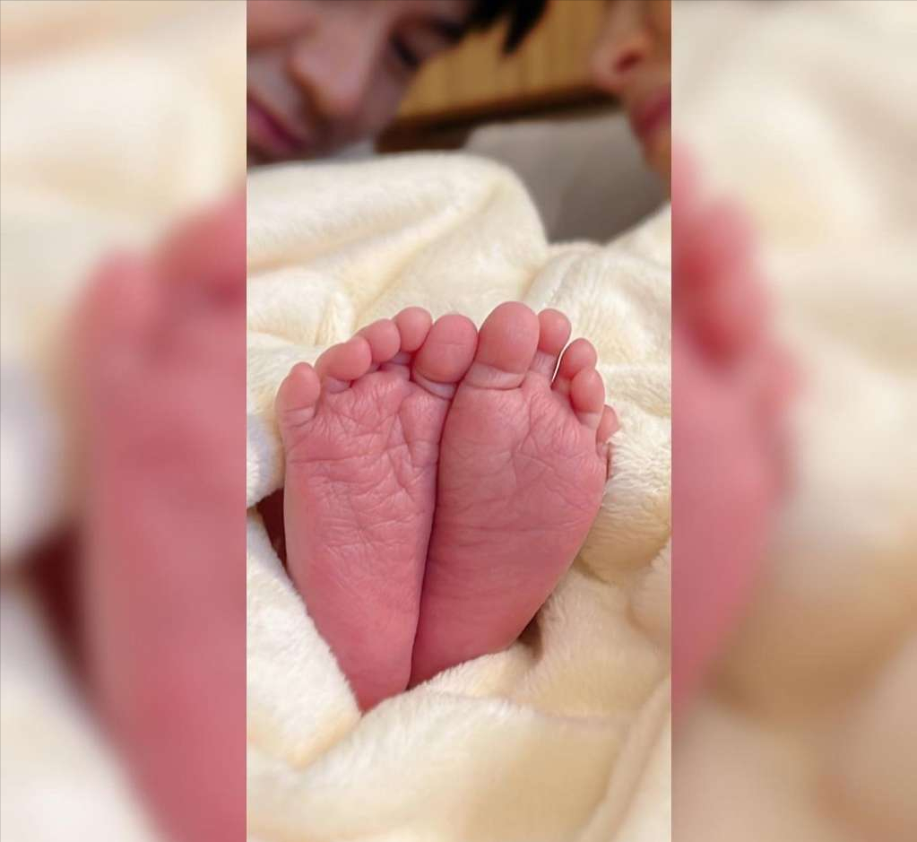 宋佳|杨怡晒一家四口合影，首度公开二胎儿子正面，罗仲谦深情感谢太太