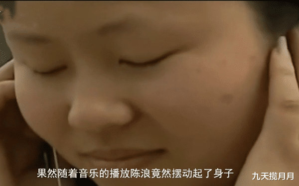 九天揽月月|漂亮妻子天生聋哑,丈夫情人节准备打牌,哑巴妻子突然开口说话!