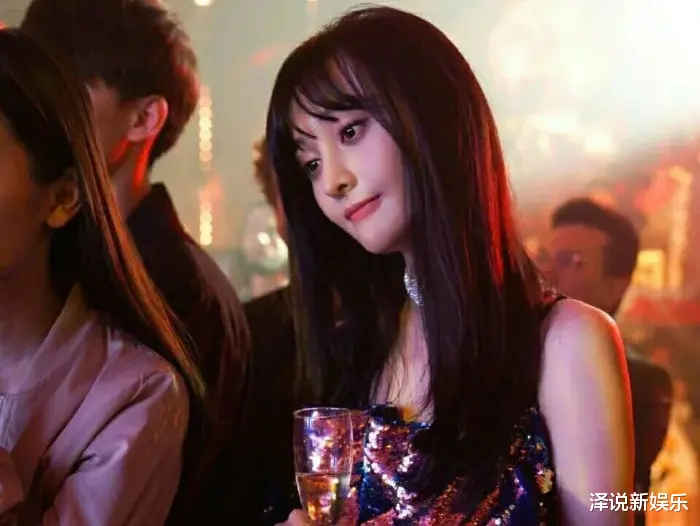 小彩旗|郑爽发现张恒对感情不忠，第一反应引热议，网友: 明星也是普通人