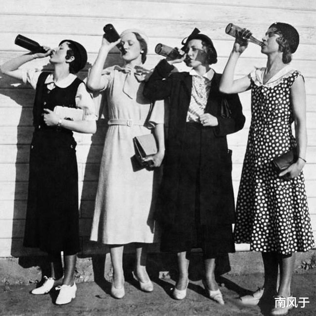 艺伎|39张无PS的老照片，张张匪夷所思，艺伎正给顾客做鬼脸～