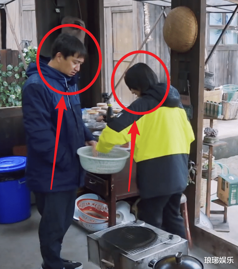 黄磊|黄磊和张子枫去捡花生，一句称呼引发热议，观众们都等了五季了