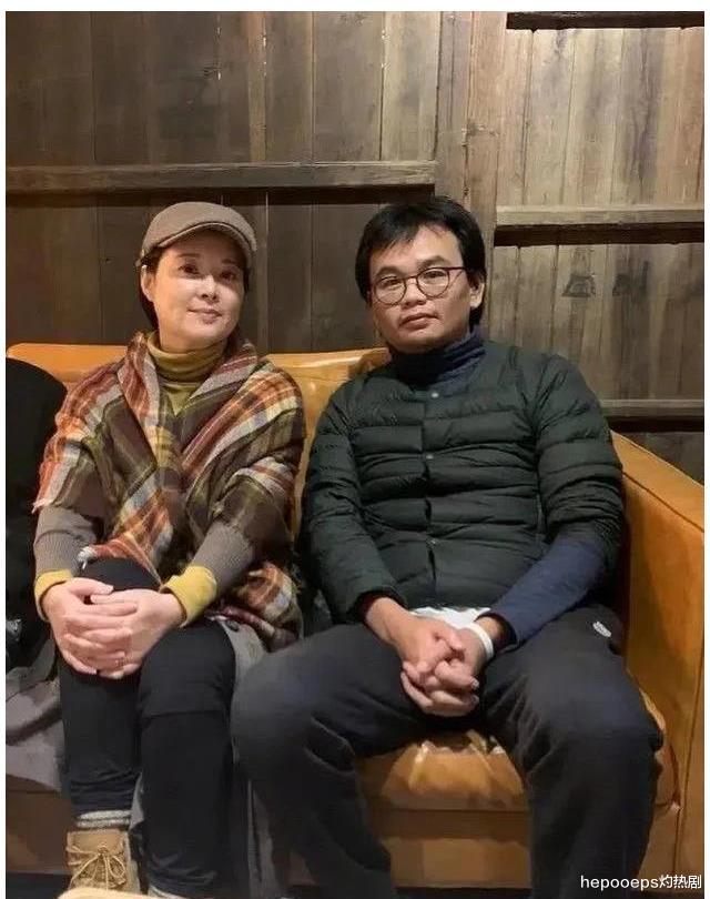 袁立 袁立素颜上年纪，身材胖也不刻意瘦身减肥，是不漂亮但心地善良