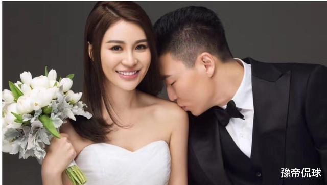 李根|中国勒布朗再婚，33岁迎娶年轻硕士美女，李根忘了前妻和球迷互怼