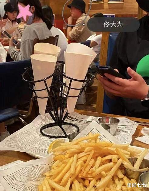 里尚七七|佟大为一家五口出游，俩保姆伺候宝贝儿子，13岁女儿身高直追1米8