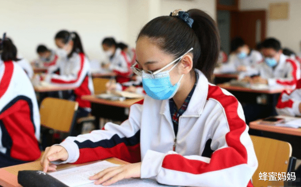考试|学生高考686分全校第一，家长自曝补课费花了10万，成为他人的笑柄