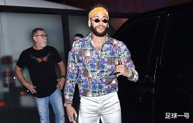 教师|内马尔惹争议!短短两句话遭球迷痛批:职业素养差,难怪无缘金球