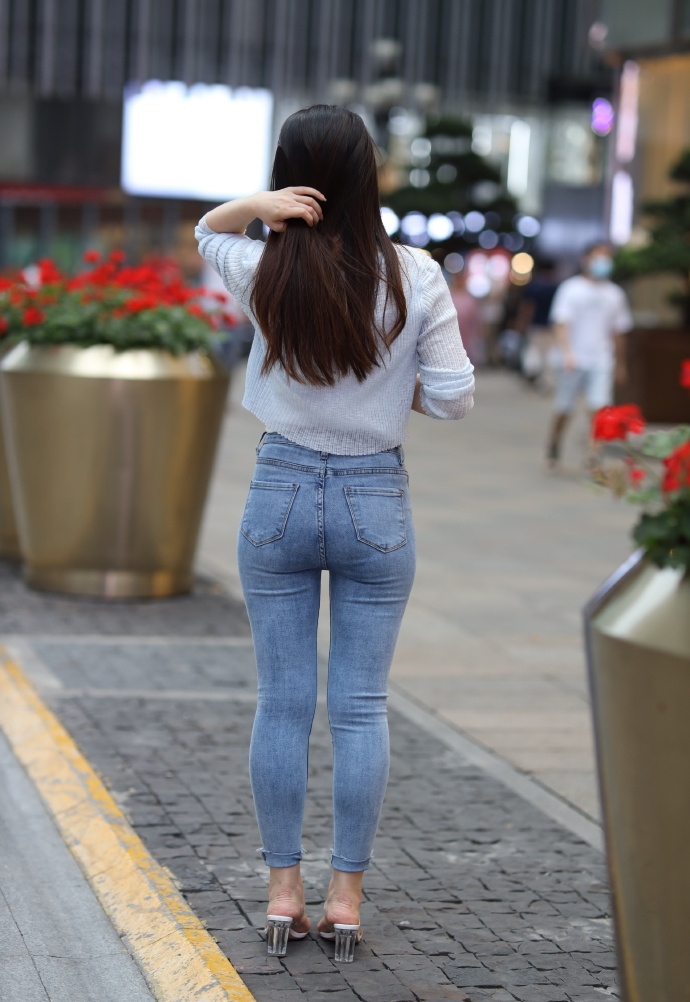 坎叔说时尚|衣品不够好，就选修身牛仔裤，让你轻松应对日常穿搭