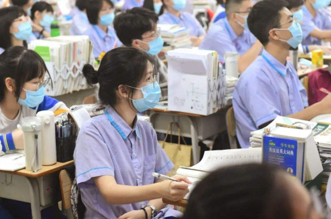 |高考后发现，普通班“鸡头”和重点班“凤尾”，差距可谓肉眼可见