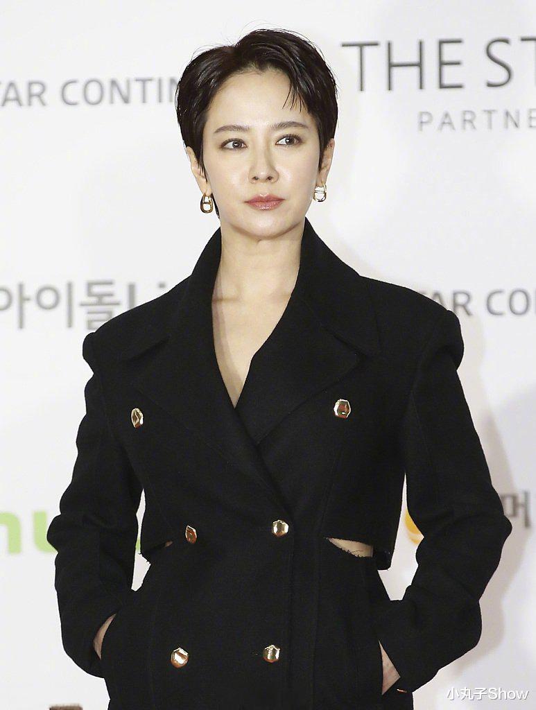 宋智孝|韩国女星宋智孝放飞自我，短发造型意外撞脸宁静，40岁老得不敢认