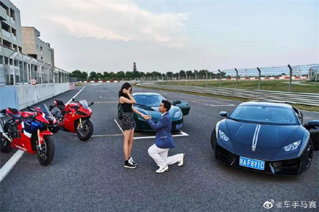 尹正|继于月仙后赛车手马赛因车祸去世，尹正发文哀悼，他刚新婚2个月