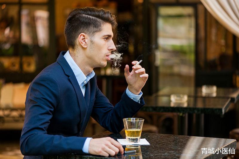 青城小医仙|胃癌早期有3个征兆，医生提醒，生活中做到4点