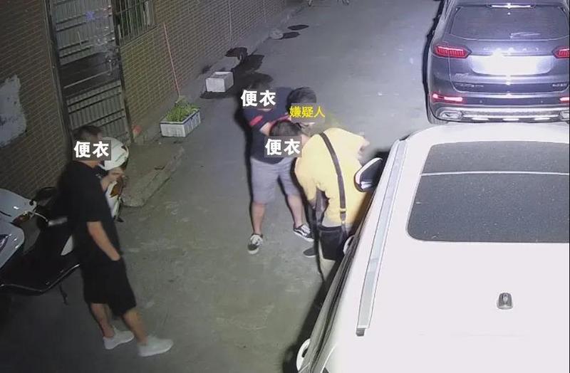 羊城派 东莞市清溪镇便衣警察街边抓捕,一招制敌直接拿下