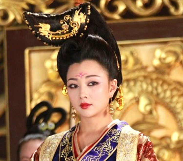 殷桃|出道17年，为何殷桃的嘴唇总是“破”的？采访中本人这样回应