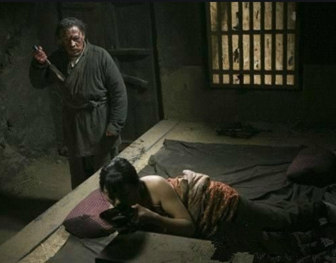 田小娥|怀孕的田小娥被折腾到奄奄一息，正在休息时进来一个黑影