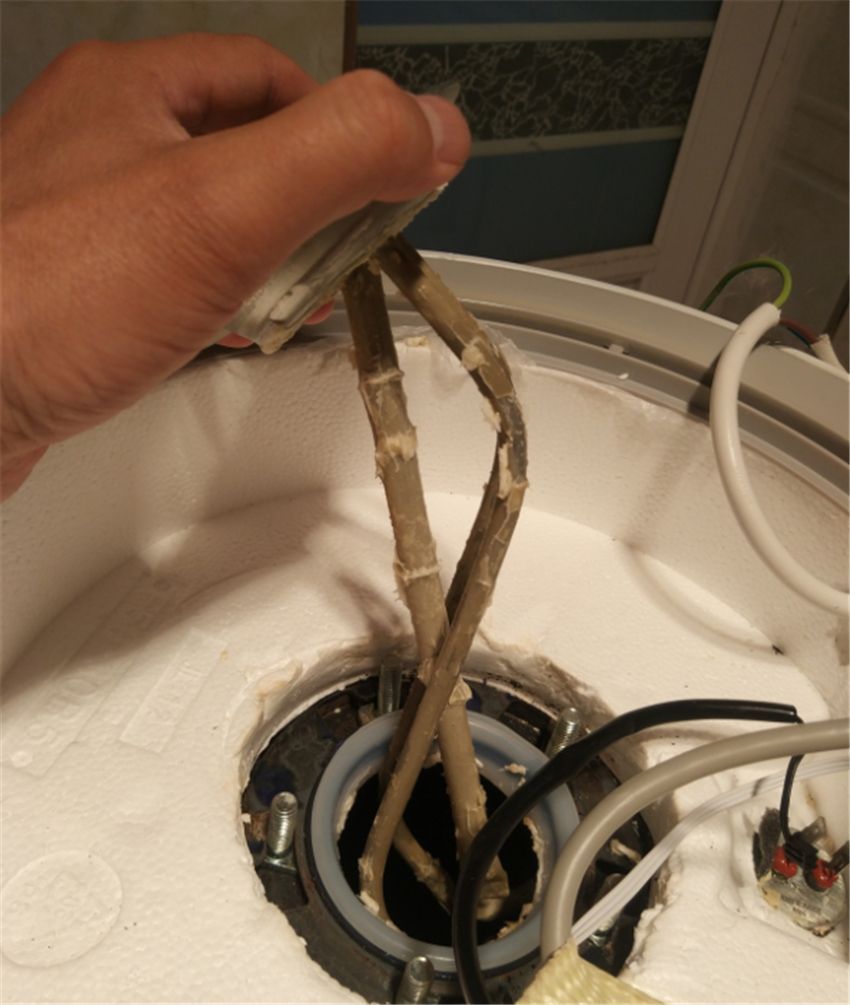 电热水器|为何电热水器会漏电？使用时到底该不该断电？