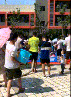 时尚炫点 “为什么大学女生看起来要比男生有钱的多？”