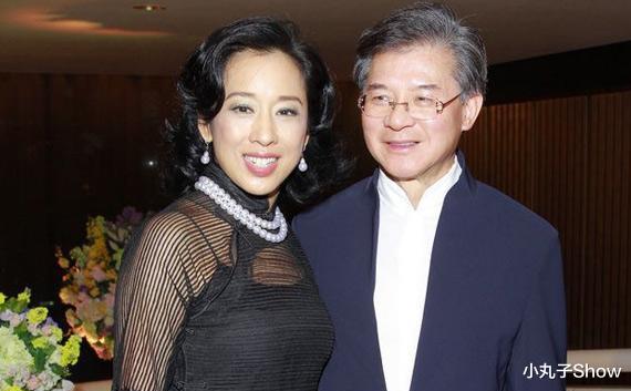 朱玲玲|郭晶晶婆婆朱玲玲真放得开，性感透视装秀身材，63岁依旧风韵犹存