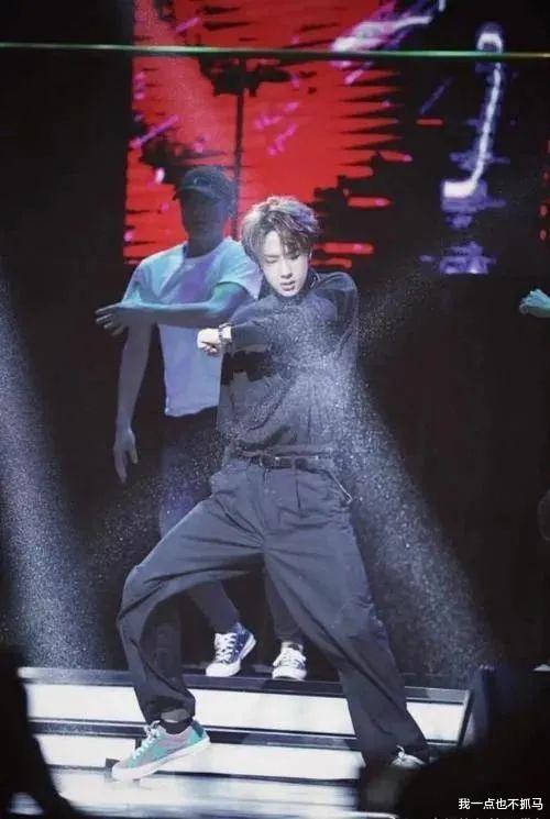 王一博|他这是要炸啊！！