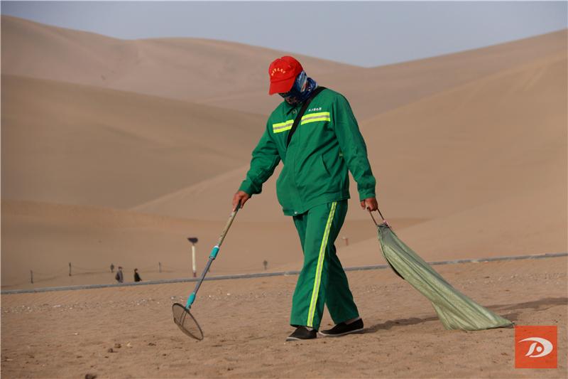 掌上敦煌 甘肃敦煌:坚守岗位过“五一”