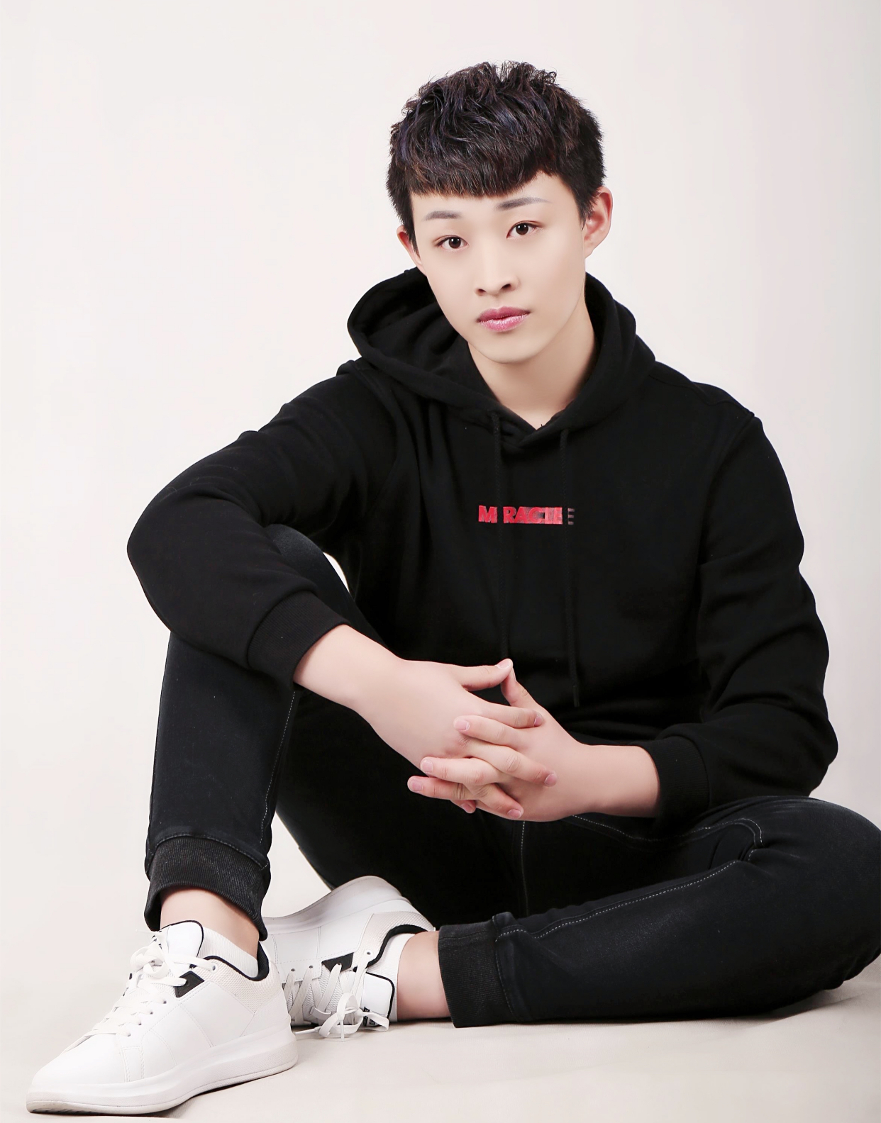 许佳琪|林俊杰突然登上热搜，遭网友温情喊话疑有“大瓜”要出现，此前曾被圈内人实名举报