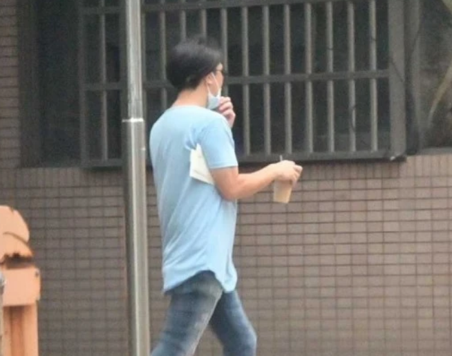 刘浩存|林依晨产后首晒女儿脚丫迎接39岁生日，手捧脸露面笑靥如花