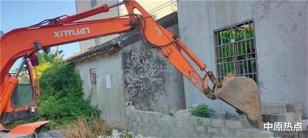 中原熱點 自建圍墻妨礙鄰居出行 樂東法院強制拆除