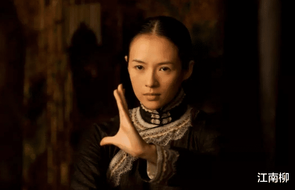 章子怡|章子怡前往机场，5岁女儿身穿皮草大衣，预计是下一个王诗龄