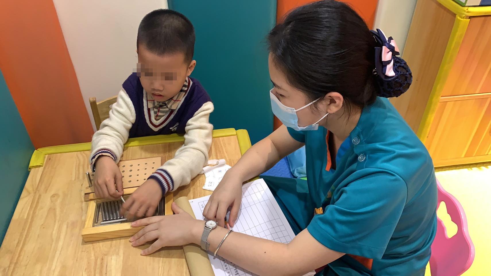 粤儿悦康 天使讲堂：孩子适合上集体课还是个训课？