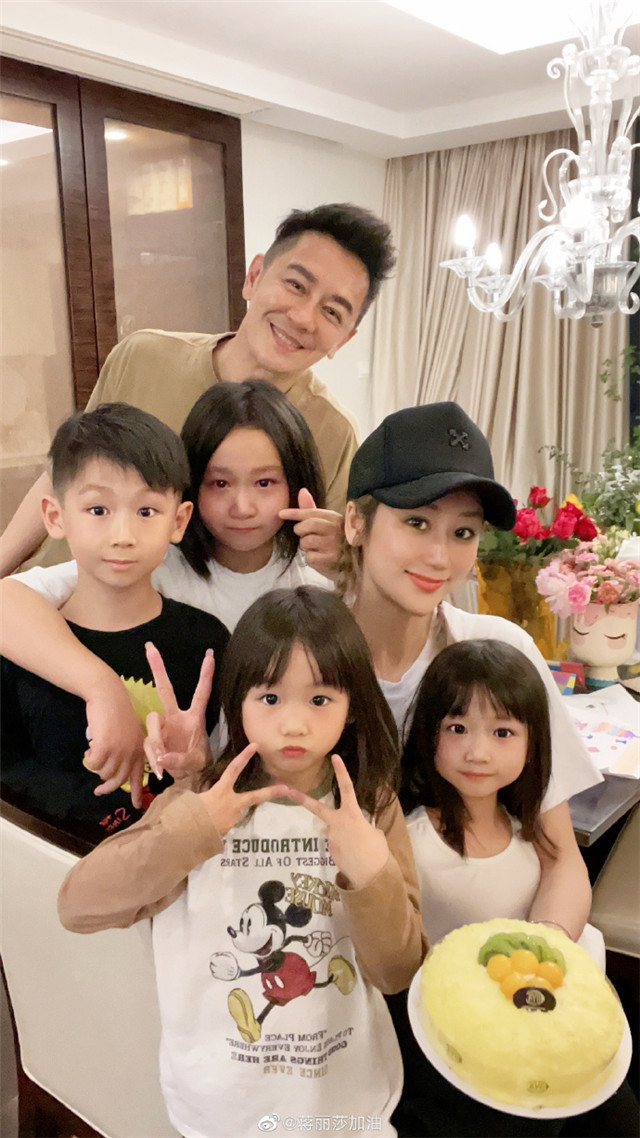 蒋丽莎|蒋丽莎陈浩民庆祝结婚十周年，一家六口齐出镜，全家似复制粘贴