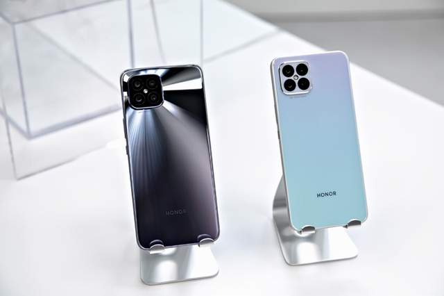 摄像头|当下1699元手机有啥特点？别小看了，屏幕充电拍照已经今非昔比