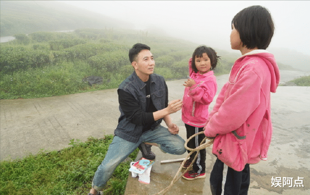 林生斌|林生斌女儿暖暖打预防针照曝光，网友吐槽长相像保姆惹怒任真真