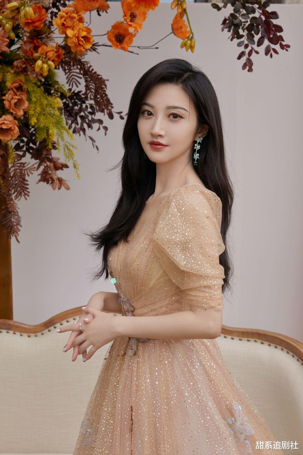 央视|大湾区晚会选秀爱豆无踪迹，易烊千玺推介电影，王俊凯合唱